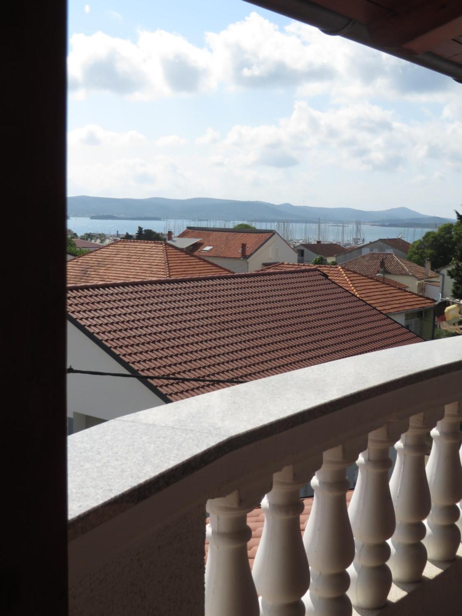 Apartments Gloria Biograd Na Moru Rum bild