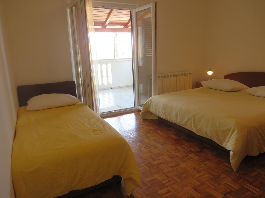 Apartments Gloria Biograd Na Moru Rum bild